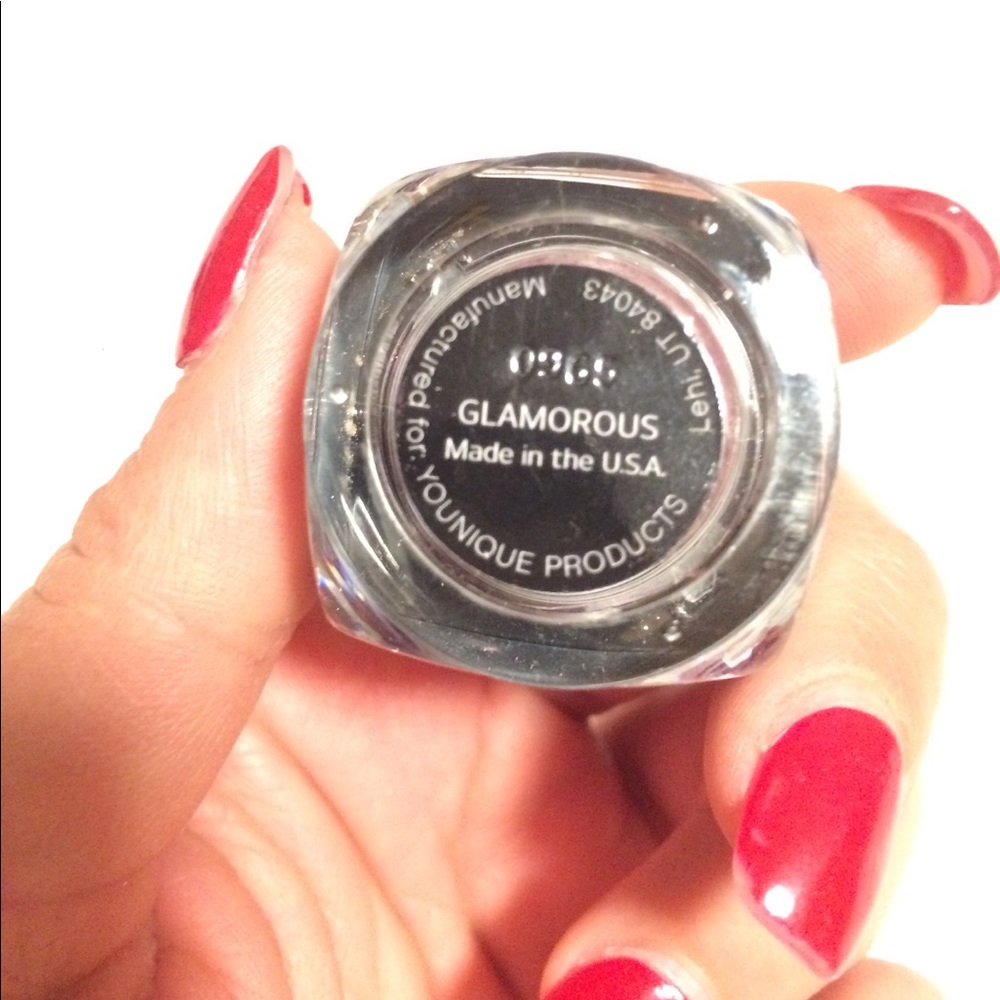 Younique Mineral Eye Pigment Shade Glamourous